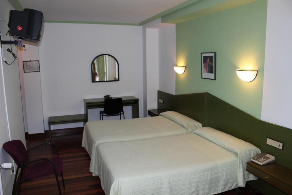 Hotel Sindika Oñate Szoba fotó