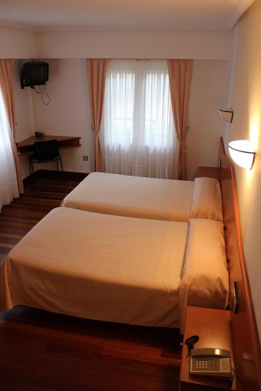 Hotel Sindika Oñate Szoba fotó